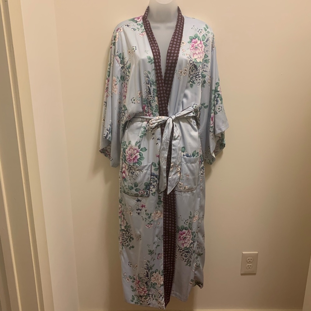 Full-length satin robe NWOT